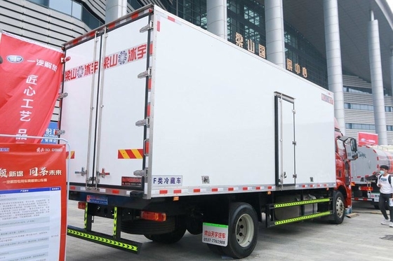 FAW Jiefang J6L রেফ্রিজারেটেড টিপার ডাম্প ট্রাক 240hp 4X2 6.8m