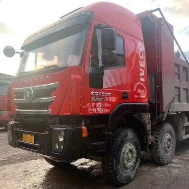 Hongyan Genlyon 8x4 টিপার ডাম্প ট্রাক দ্রুত 12JSD220T ট্রান্সমিশন