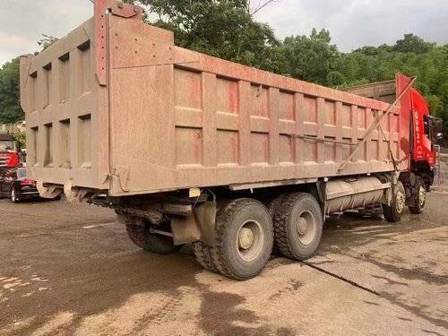 Hongyan Genlyon 8x4 টিপার ডাম্প ট্রাক দ্রুত 12JSD220T ট্রান্সমিশন