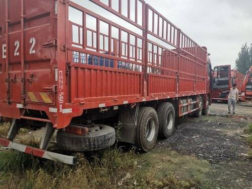 ব্যবহৃত 2016 কামিন্স 350HP ফোটন কার্গো বক্স ট্রেলার ট্রাক 12 গতি